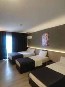 Grand Faik Hotel客房内的一张或多张床位