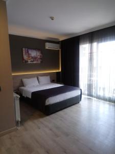 Grand Faik Hotel客房内的一张或多张床位