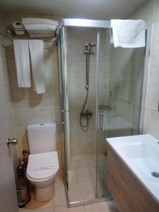 Grand Faik Hotel的一间浴室