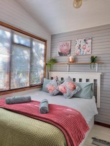 a bedroom with a bed with a red blanket and a window at 81 Kingfisher in Lake Marina