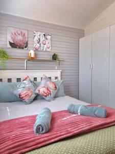 Un pat sau paturi într-o cameră la 81 Kingfisher