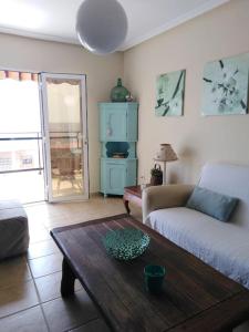 a living room with a couch and a coffee table at Frente a Tabarca in Santa Pola