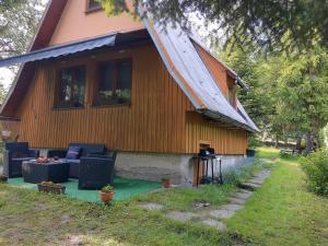 a house with a couch and chairs in front of it at ELDORADO - do wynajęcia całoroczny domek wakacyjny 35 km od Krakowa in Stróża