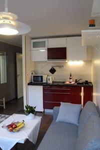 Kjøkken eller kjøkkenkrok på Small Cozy Apartment in Gloppen