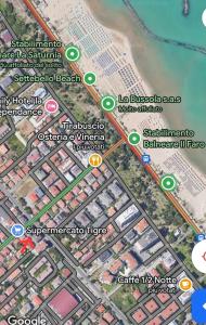 een kaart van een stad met groene cirkels bij CIVICO 38. Vista mare, modernità e confort a soli 2 minuti a piedi dalla spiaggia. in Montesilvano