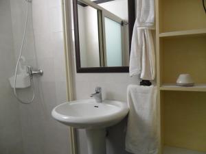 A bathroom at La Stanza Alternativa