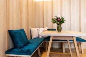A seating area at Hotel Unter den Linden