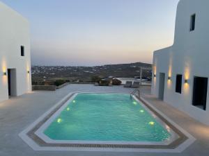 a swimming pool in the middle of a house at Panormos Panorama in Mikonos