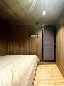 Tempat tidur dalam kamar di Brand new cabin at Moseteråsen Hafjell Ski inout