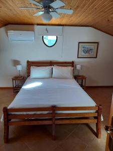 a bedroom with a large bed with a ceiling at Casa Vida Alegre in Prazeres