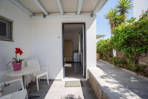 an open door to a patio with a table and chairs at Liana Studios in Mikonos