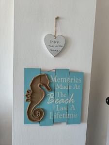 a sign for memories made at the beach last a lifetime at Cala Dei Mori in Livorno