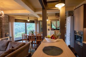 Η κουζίνα ή μικρή κουζίνα στο Kera valley house +9 φωτογραφίες