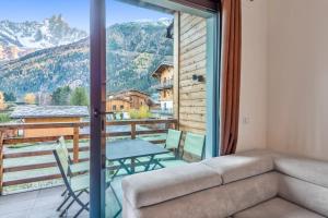 O vedere generală la munți sau o vedere la munte luată de la acest apartament