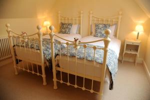 A bed or beds in a room at The Old Joinery 