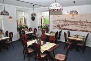 A restaurant or other place to eat at Hotel Am Hohen Schwarm