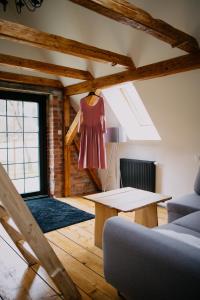 a living room with a dress hanging from the ceiling at Dolina Zdrowia u Skrzypków in Wleń