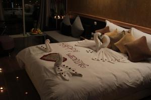 Łóżko lub łóżka w pokoju w obiekcie Hôtel Belle Vue et Spa