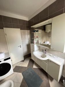 Ένα μπάνιο στο Apartman Filip +21 φωτογραφίες