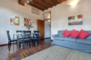 A seating area at Via Panzani Apartment Near The train station