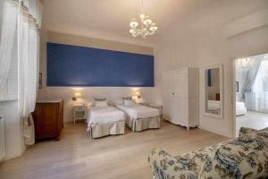 A bed or beds in a room at San marco elegant apartment