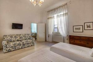 A bed or beds in a room at San marco elegant apartment