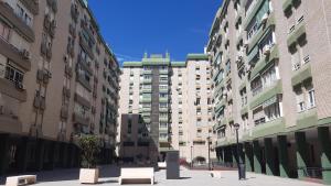 eine Reihe von hohen Gebäuden in einer Stadt in der Unterkunft PLAYA DEL PALO, MIRAMAR in Málaga