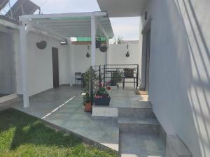 Патио или другая зона на открытом воздухе в Vila La Fernando