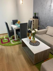 a living room with a couch and a table at Apartman Popović in Ruma