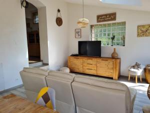 TV a/nebo společenská místnost v ubytování La Maison des 4 moineaux