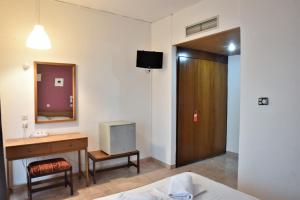 TV a/nebo společenská místnost v ubytování Telhinis Hotel & Apartments