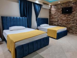 Postel nebo postele na pokoji v ubytování Luxury Suites Villa 53 - غرف فندقية + 10 fotografií