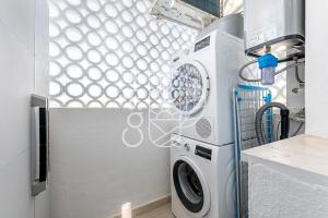 Zdjęcie z galerii obiektu APARTAMENTO VACACIONAL A 10 MIN PUERTO DE BENALMADENA Y LA CARIHUELA PISCINA PLAYA PARKING GRATIS w mieście Torremolinos