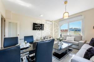 Część wypoczynkowa w obiekcie APARTAMENTO VACACIONAL A 10 MIN PUERTO DE BENALMADENA Y LA CARIHUELA PISCINA PLAYA PARKING GRATIS