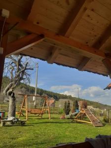 Herní místnost nebo prostor pro děti v ubytování Kuca Karajic