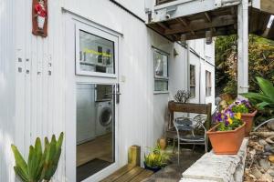 a front door of a house with a washing machine at Harbour View Guesthouse in Auckland