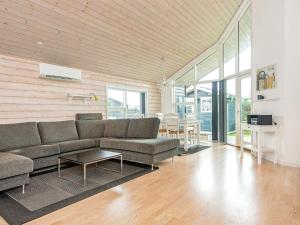 Χώρος καθιστικού στο 6 person holiday home in Juelsminde-By Traum