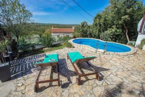 Bazen u objektu Holiday Home Deborah with Private Pool ili u blizini