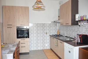 A kitchen or kitchenette at Villa Magnolia