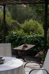 Giardino di Villa VERA - private villa for 8 guests with pool