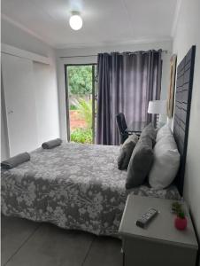 En eller flere senge i et værelse på Kuntuala House