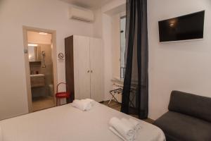 A bed or beds in a room at Mole Adriana Guest House