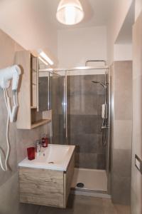 A bathroom at Mole Adriana Guest House