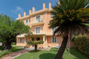 En have udenfor Cycas Estate Corfu Town