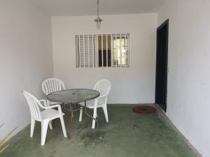 a dining room with a table and chairs and a window at Acogedoras Habitaciones Privadas zona Costera Wifi in Morro del Jable +8 photos