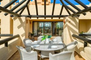 Posezení v ubytování 15 First line Penthouse with wonderful seaview near Duquesa Golf Manilva Andalucia