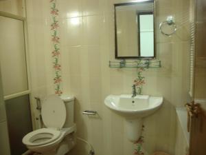 Koupelna v ubytování Lazar Residency Homestay