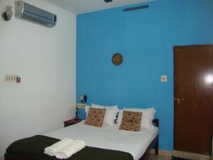 Postel nebo postele na pokoji v ubytování Lazar Residency Homestay