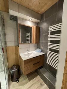a bathroom with a sink and a mirror at Appartement "Le Sporting" à 5 min des pistes in La Salle Les Alpes +7 photos