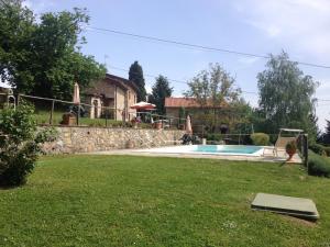 Bazén v ubytování Agriturismo il Tiglio nebo v jeho okolí